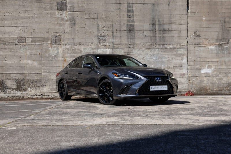 2022 Lexus ES 300h F Sport