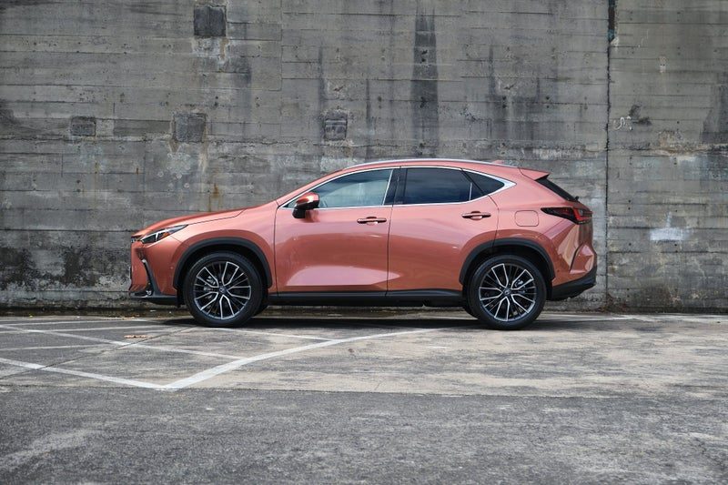 2026 Lexus NX 450h+ Limited, photo 3
