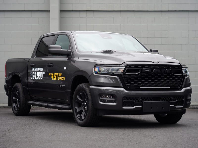 2026 Ram 1500 Express Black 4WD 3.0P
