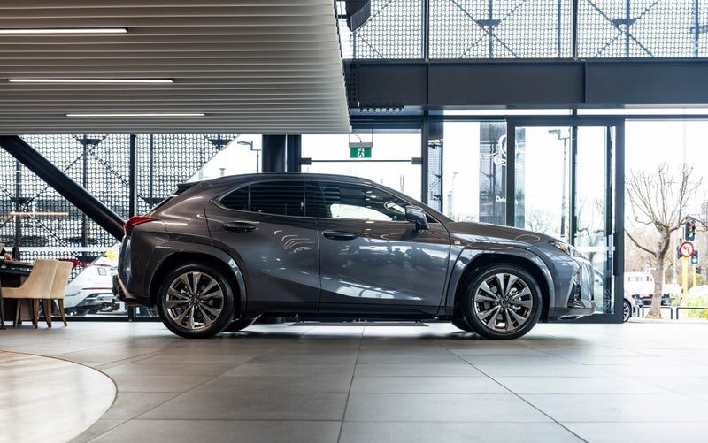 2026 Lexus UX 300h F Sport, photo 2
