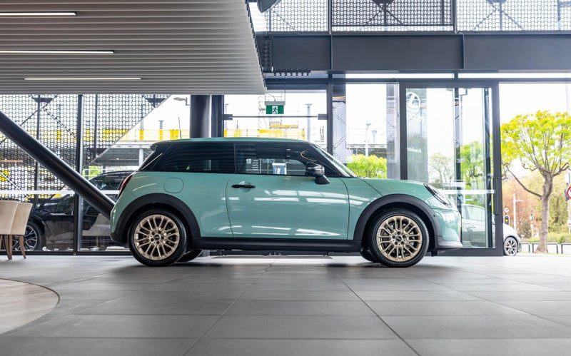 2025 MINI Cooper C Favoured 1.5L Petrol Auto Hatch, photo 2