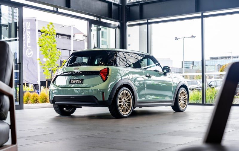 2025 MINI Cooper C Favoured 1.5L Petrol Auto Hatch, photo 3