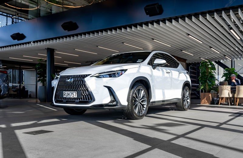 2026 Lexus NX 450h+ Limited, main photo