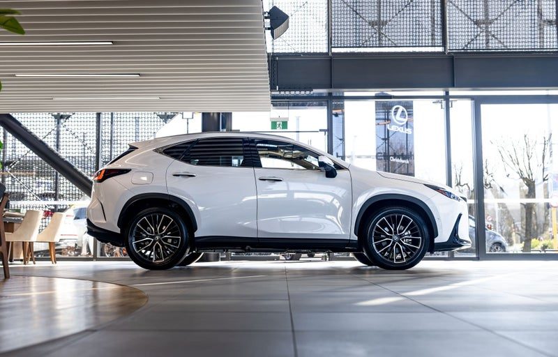 2026 Lexus NX 450h+ Limited, photo 2