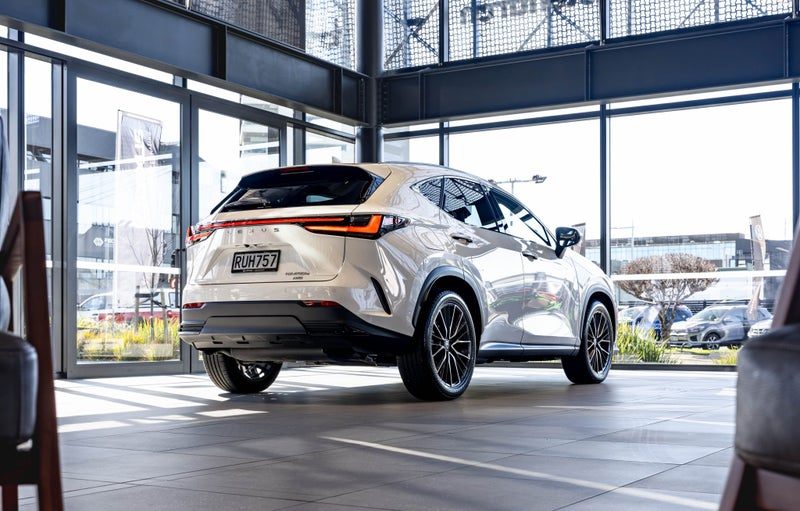 2026 Lexus NX 450h+ Limited, photo 3