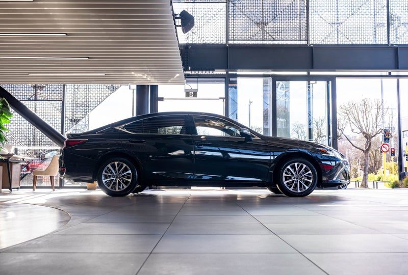 2025 Lexus ES 300h Premium, photo 2