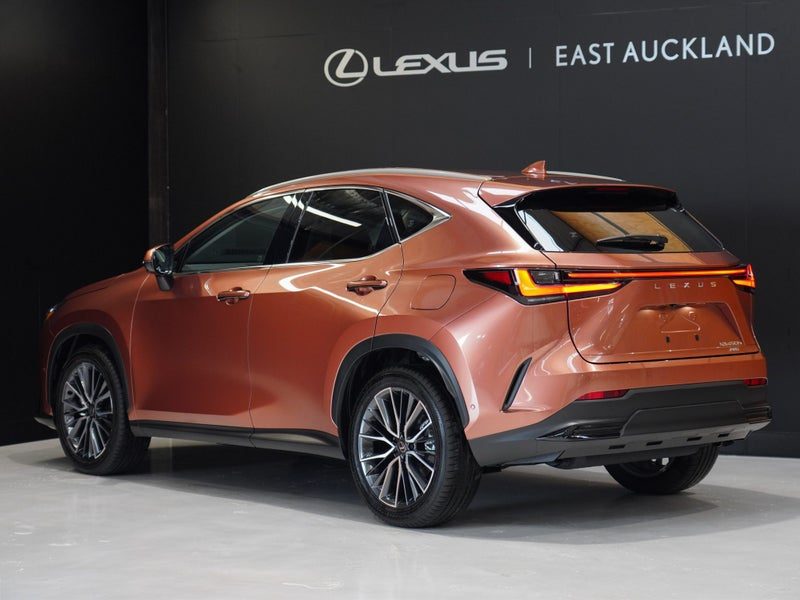 2026 Lexus NX 450h+ Limited, photo 2