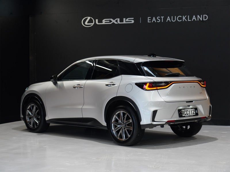 2025 Lexus LBX Relax 1.5P HEV ECVT FWD SUV/5D/5S, photo 2