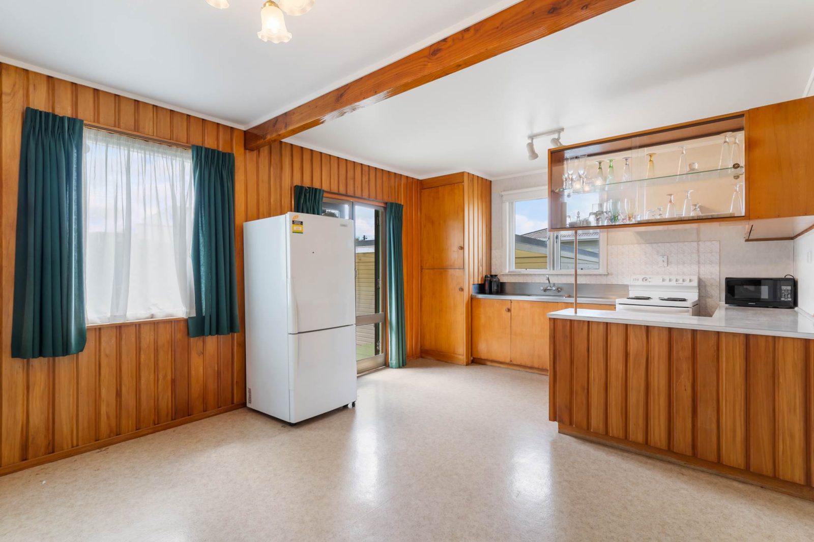 29 Coniston Avenue, Te Atatu South, photo 4