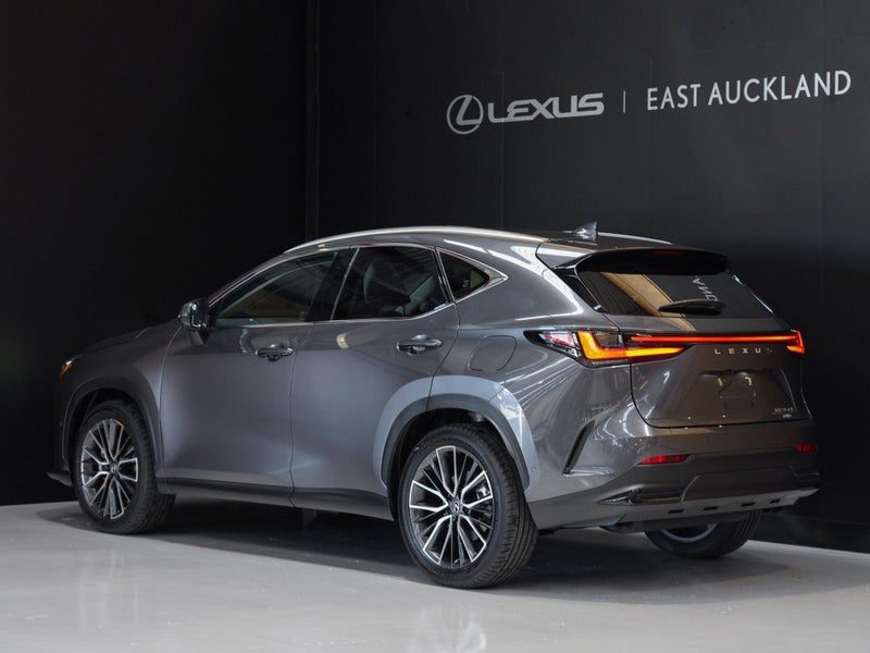 2026 Lexus NX 350h Limited, photo 3