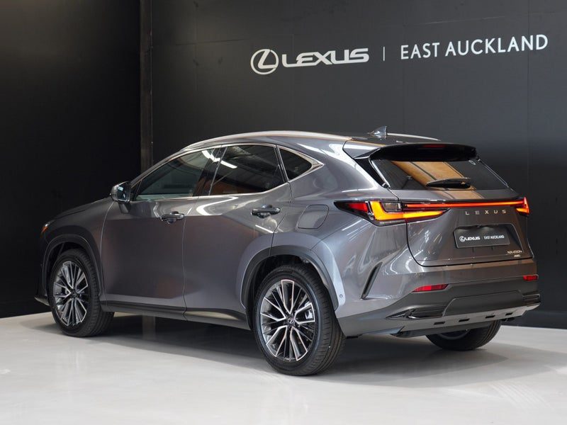 2026 Lexus NX 450h+ Limited, photo 2