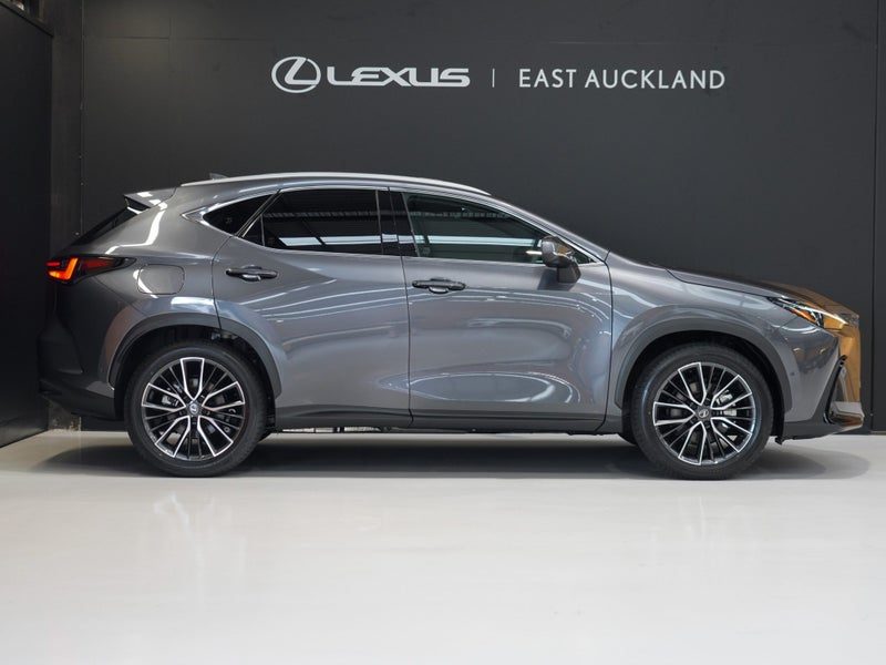 2026 Lexus NX 450h+ Limited, photo 3