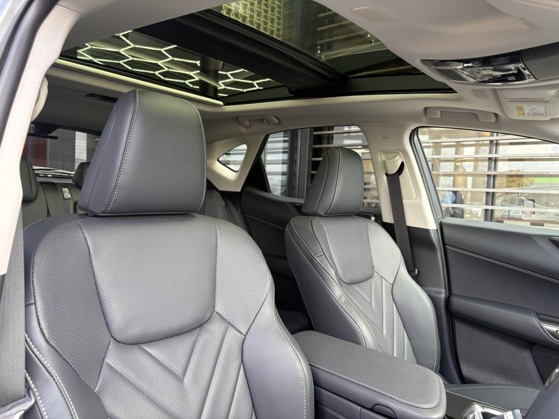 2026 Lexus NX 350h Limited AWD, photo 2