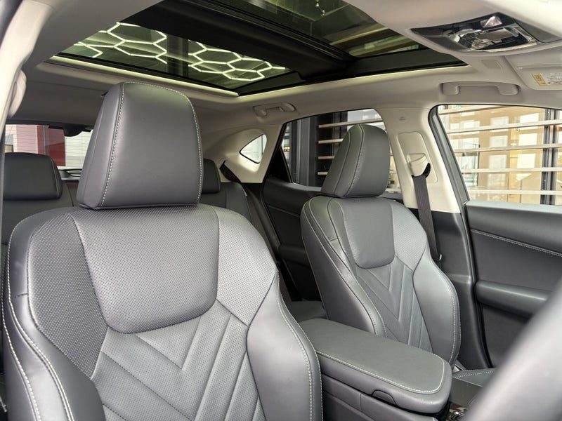 2026 Lexus NX 350h Limited AWD, photo 2