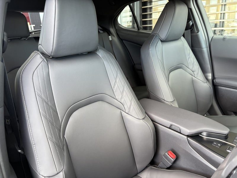 2026 Lexus UX 300h Premium 2.0L Hybrid AWD, photo 2