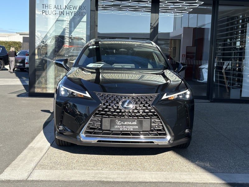 2026 Lexus UX 300h Premium 2.0L Hybrid AWD, photo 3