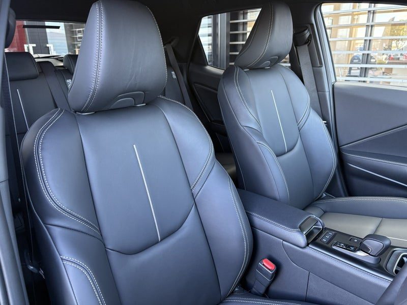 2026 Lexus LBX Relax 1.5L Hybrid, photo 2