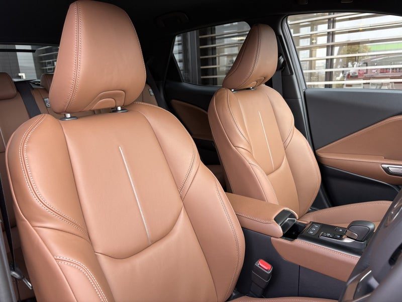 2026 Lexus LBX Relax 1.5L Hybrid, photo 2