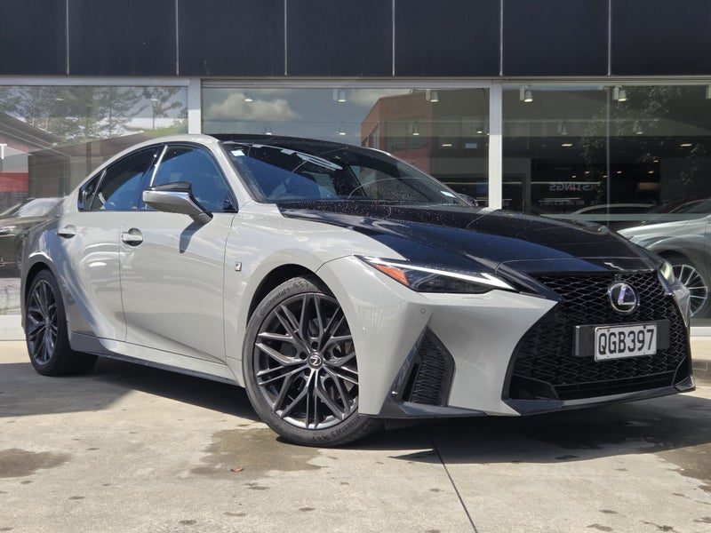 2023 Lexus IS 300h Black Line 2.5Ph