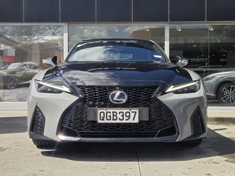 2023 Lexus IS 300h Black Line 2.5Ph, photo 2