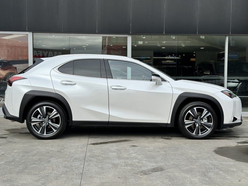 2024 Lexus UX 300h 300H Limited 2.0Ph AWD, photo 2