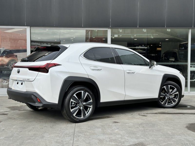 2024 Lexus UX 300h 300H Limited 2.0Ph AWD, photo 3