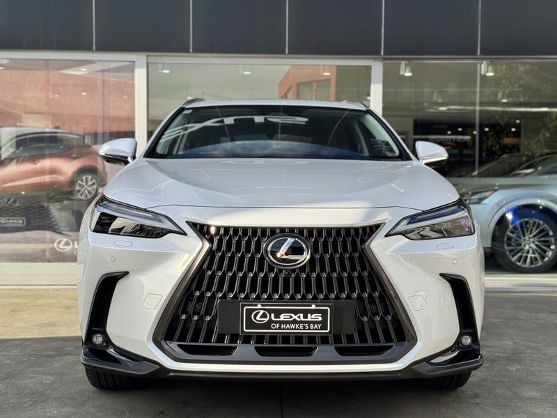 2026 Lexus NX 450h+ Limited, photo 2