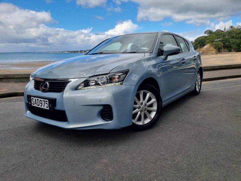 2012 Lexus CT 200h 1.8P Hatch Ecvt, photo 3