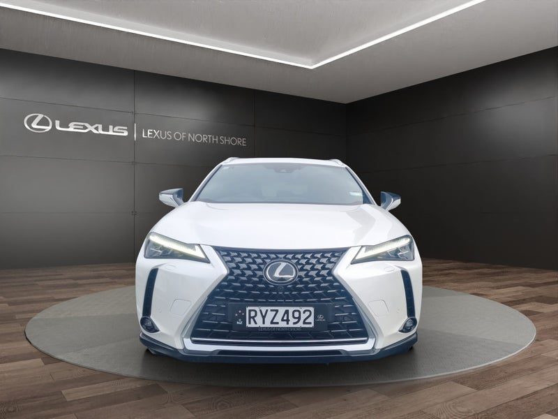 2023 Lexus UX 250H Limited, photo 2