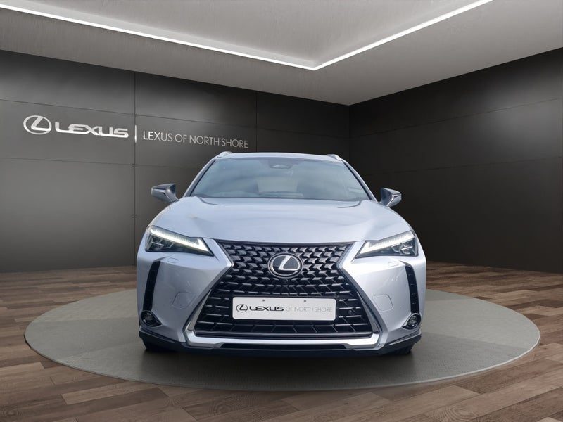 2026 Lexus UX 300h Limited 2.0L Hybrid FWD SUV, photo 2