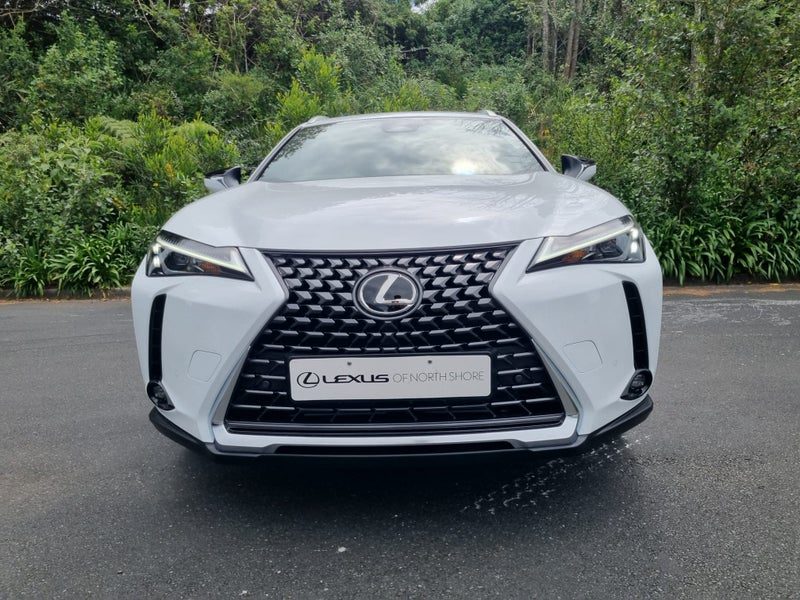 2026 Lexus UX 300h Premium 2.0L Hybrid AWD SUV, photo 2
