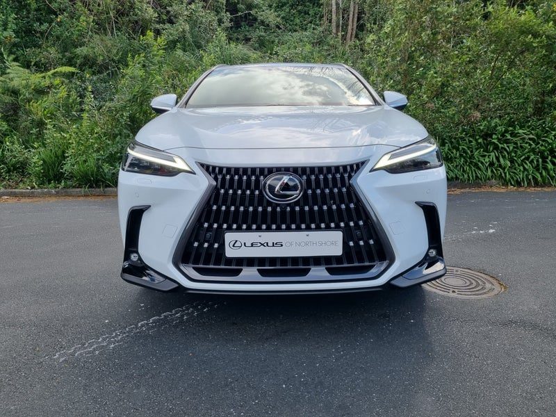 2026 Lexus NX 450h+ Limited, photo 2
