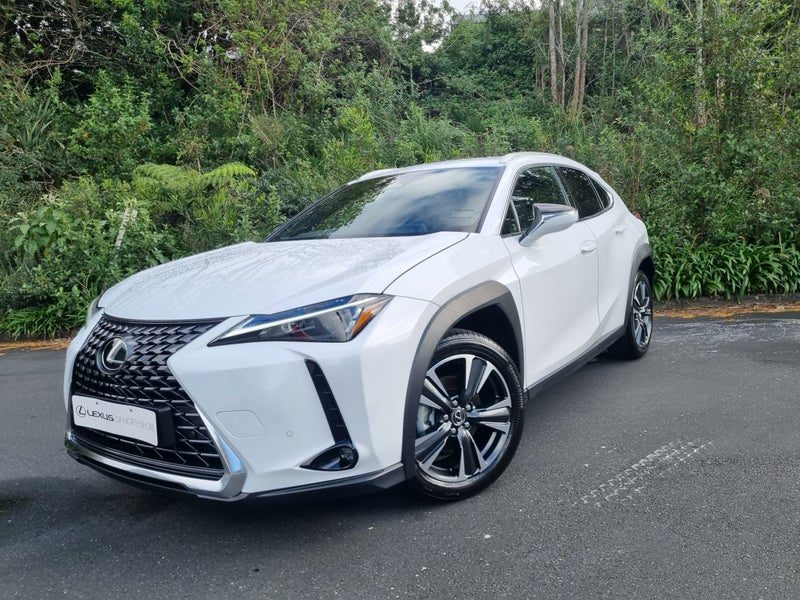 2026 Lexus UX 300h Premium 2.0L Hybrid FWD SUV, photo 3