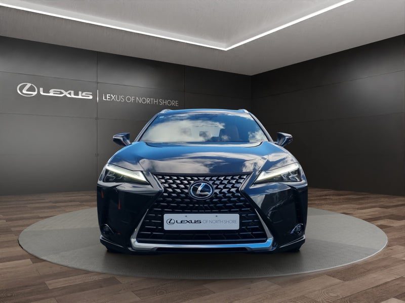 2026 Lexus UX 300h Limited 2.0L Hybrid AWD SUV, photo 2