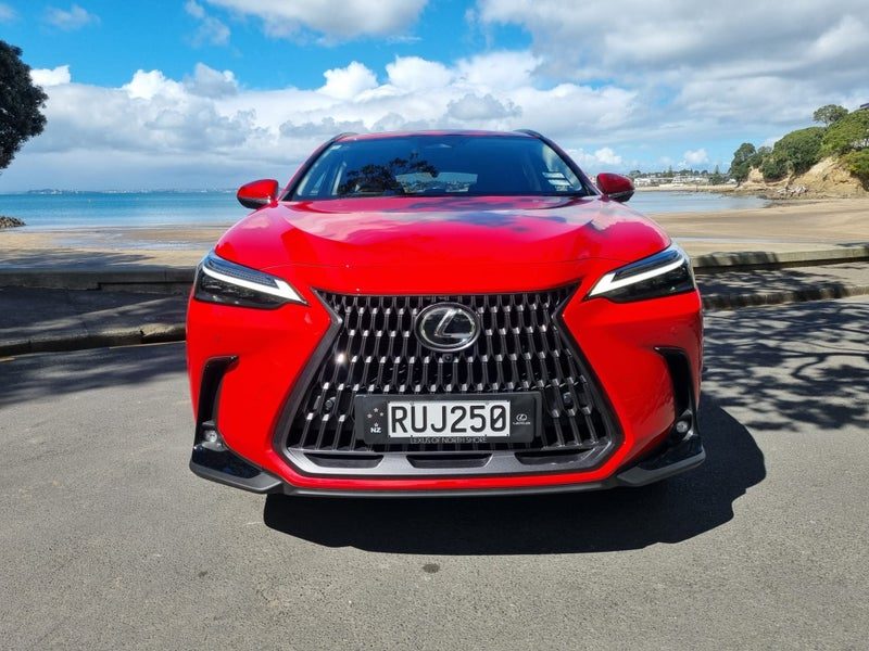 2026 Lexus NX 450h+ Limited, photo 2