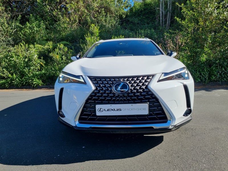 2026 Lexus UX 300h Premium 2.0L Hybrif FWD SUV, photo 2