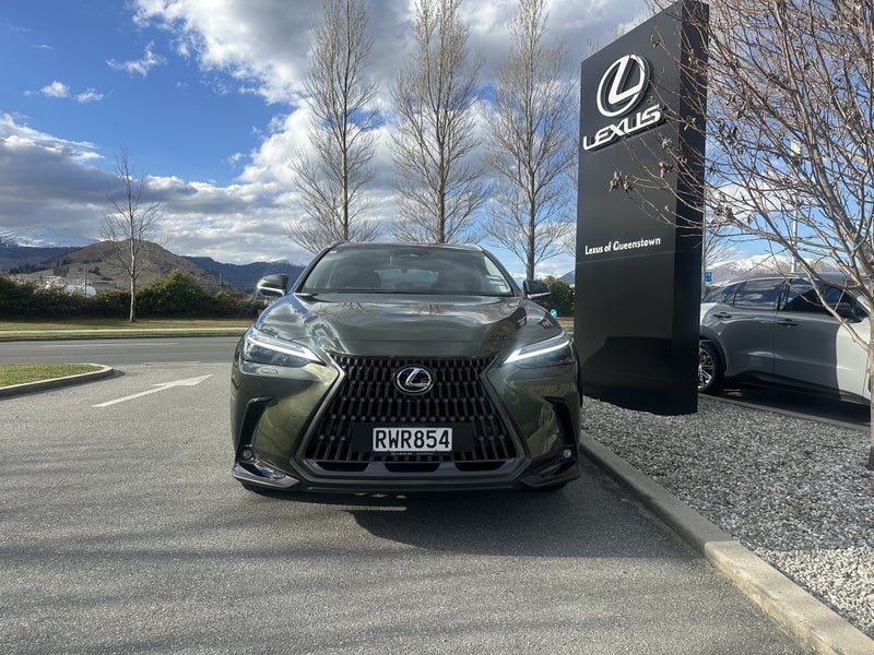 2026 Lexus NX 450h+ Limited PHEV AWD, photo 2