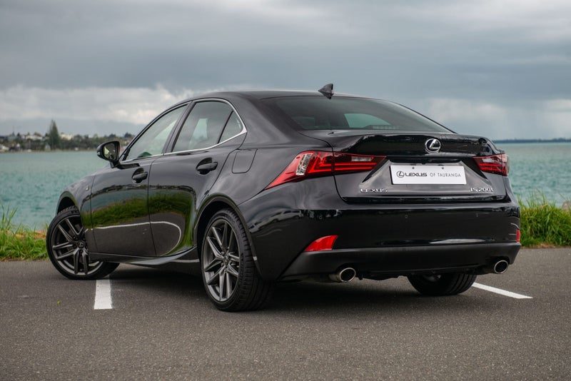 2015 Lexus IS 200t F Sport 2.0P 4 Dr Sedan 2WD RWD, photo 2