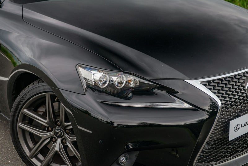 2015 Lexus IS 200t F Sport 2.0P 4 Dr Sedan 2WD RWD, photo 3
