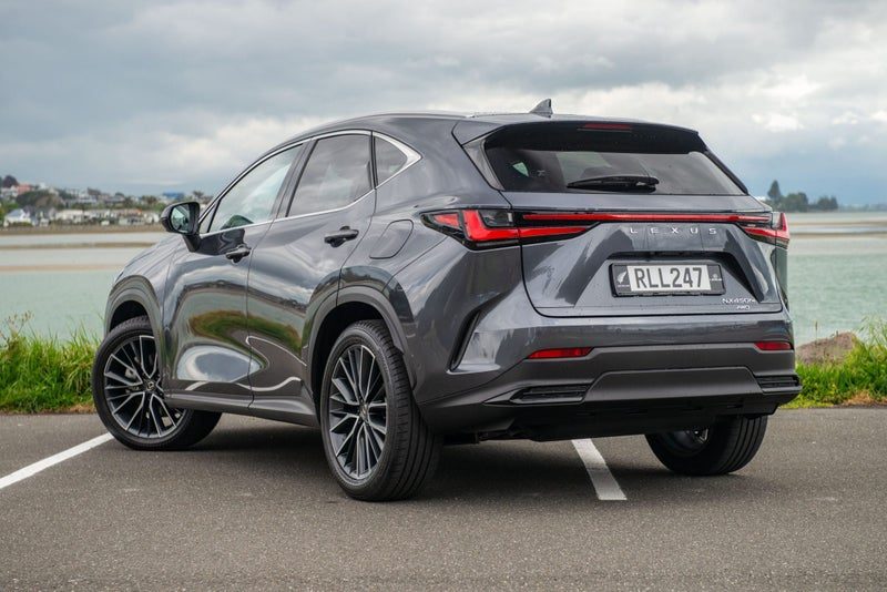 2025 Lexus NX 450h+ Limited, photo 2