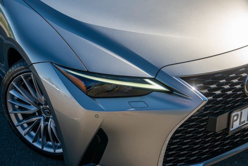 2023 Lexus IS 300h LIMITED 2.5P HV ECVT RWD, photo 3