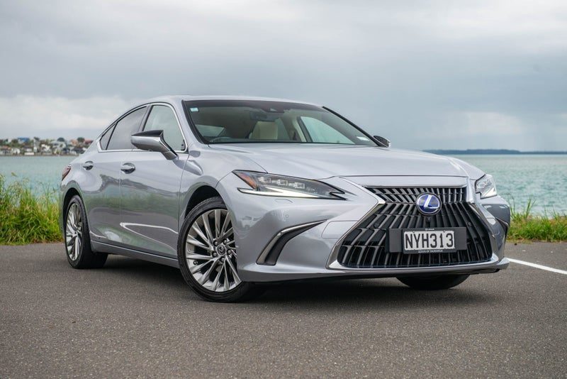 2022 Lexus ES 300h Limited