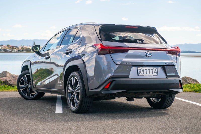 2021 Lexus UX 250H Limited, photo 2