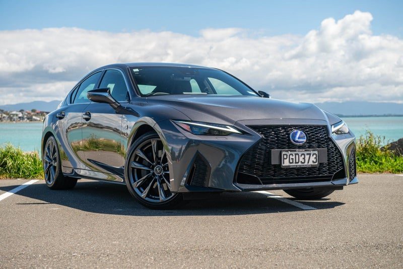 2022 Lexus IS 300h F Sport