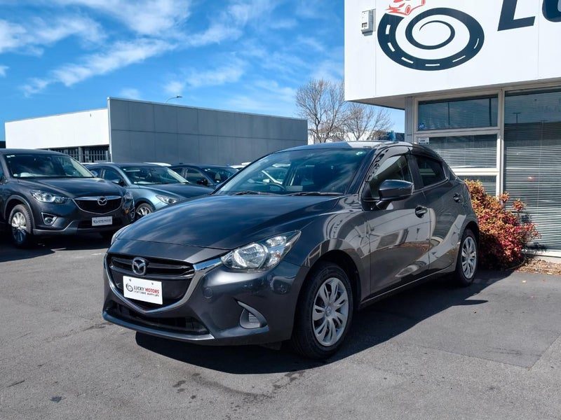 2017 Mazda Demio 13S / Skyactiv / Super LOW KM, photo 3