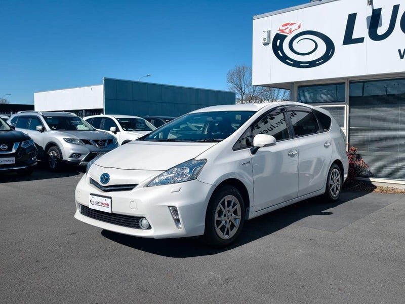 2013 Toyota Prius ALPHA S / 7 Seater, photo 3