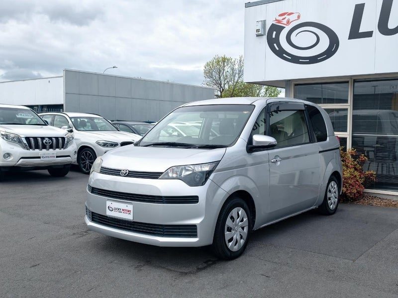 2015 Toyota Spade Push Start / Auto Door, photo 3