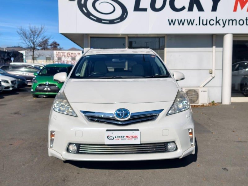 2013 Toyota Prius ALPHA S / 7 Seater, photo 2