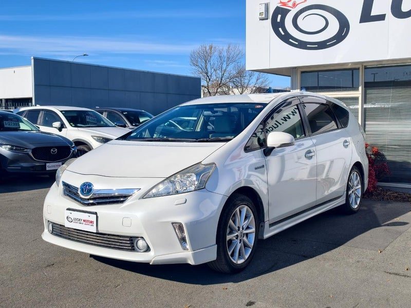 2013 Toyota Prius ALPHA S / 7 Seater, photo 3