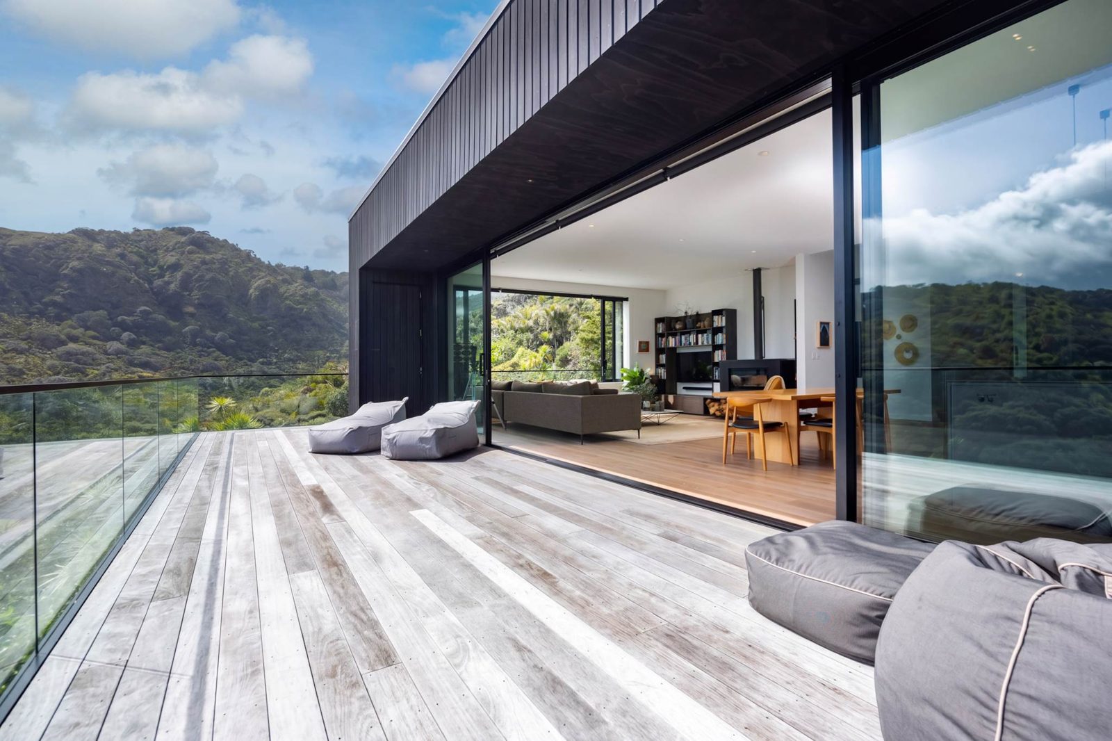 111 Garden Road, Piha, photo 3